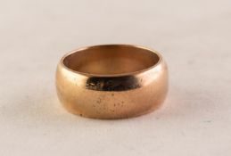 9ct GOLD BOAD GENTLEMAN'S RING. 9.4 gms