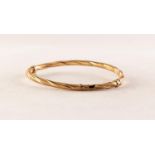 9ct GOLD HINGE OPENING HOLLOW BANGLE of spirally twisted and engraved form, 4.2 gms