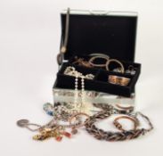 A MIRROR CLAD JEWELLERY CASE filled with a lift out tray and A QUANTITY OF COSTUME JEWELLERY