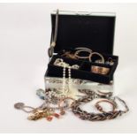 A MIRROR CLAD JEWELLERY CASE filled with a lift out tray and A QUANTITY OF COSTUME JEWELLERY