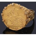 An Edward VII half sovereign ring