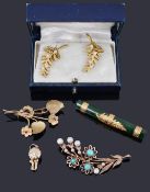 An Edwardian New Zealand nephrite bar brooch and other items of jewellery