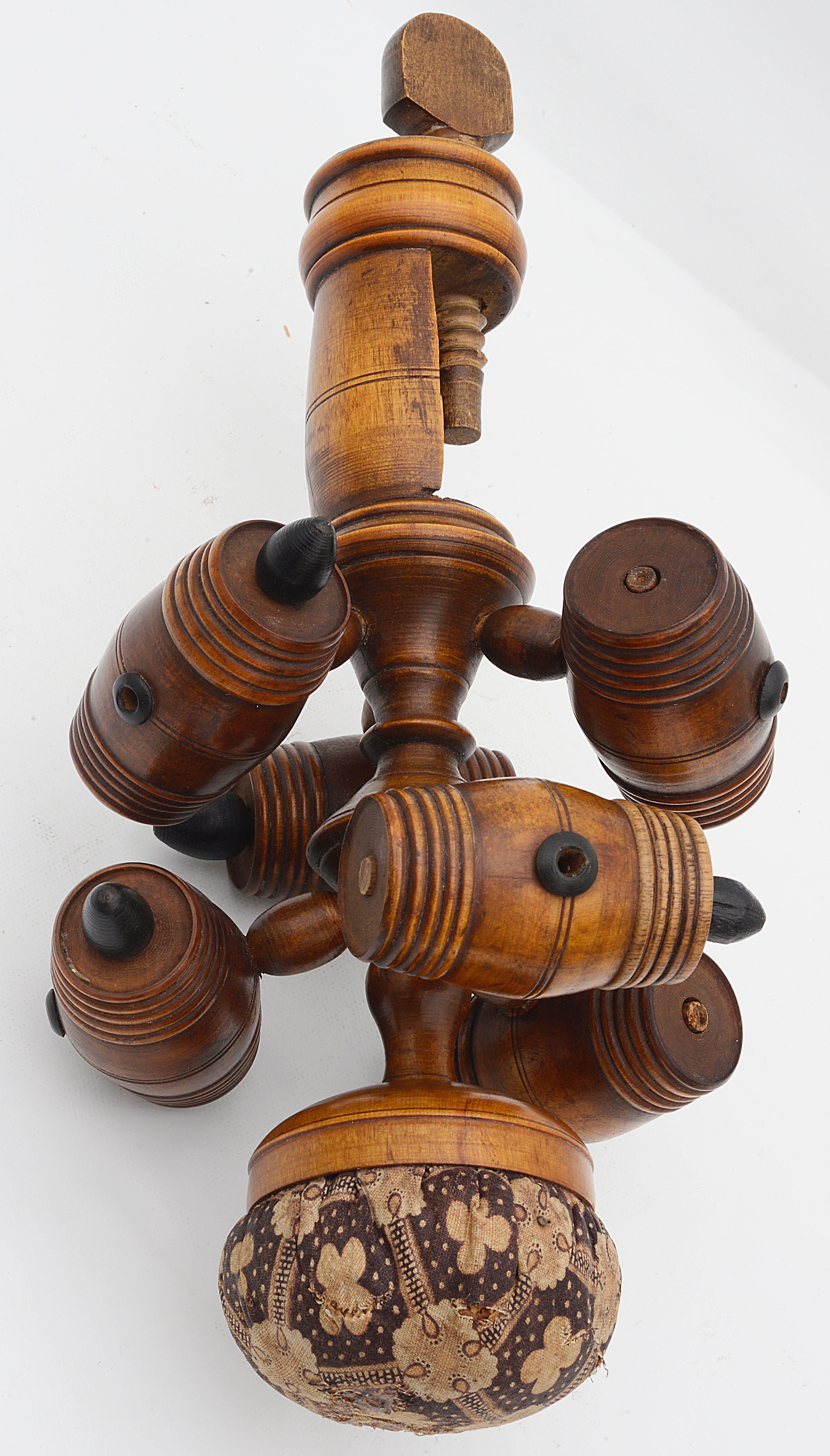 A 19th century treen sewing table clamp - Image 2 of 2