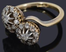 A gold diamond cluster crossover ring