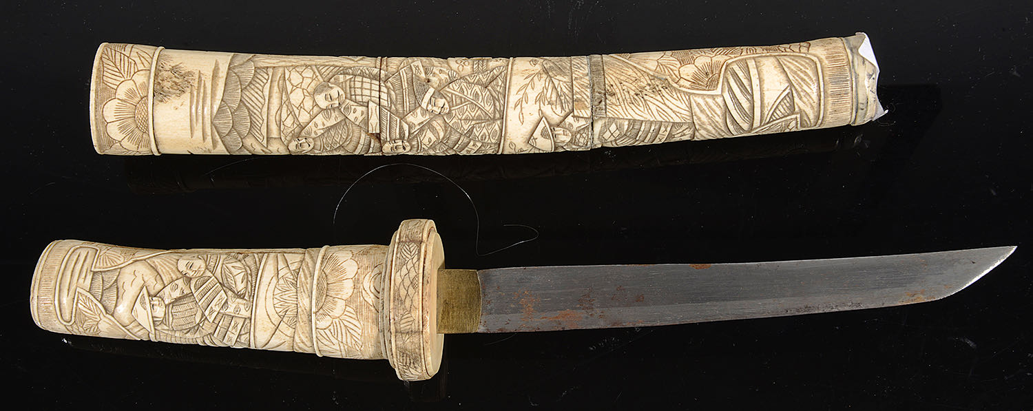 A late 19th/early 20th century Japanese carved bone tanto - Image 2 of 2