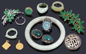 A small collection of Chinese and other jewellery items