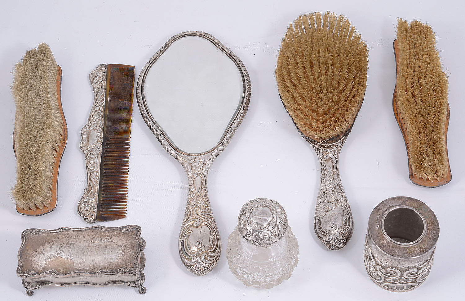 Selection of late Victorian and Edwardian dressing table silver - Image 2 of 2