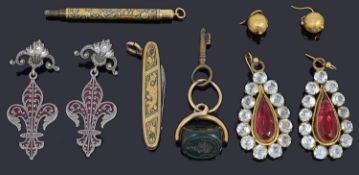 A small collection of jewellery