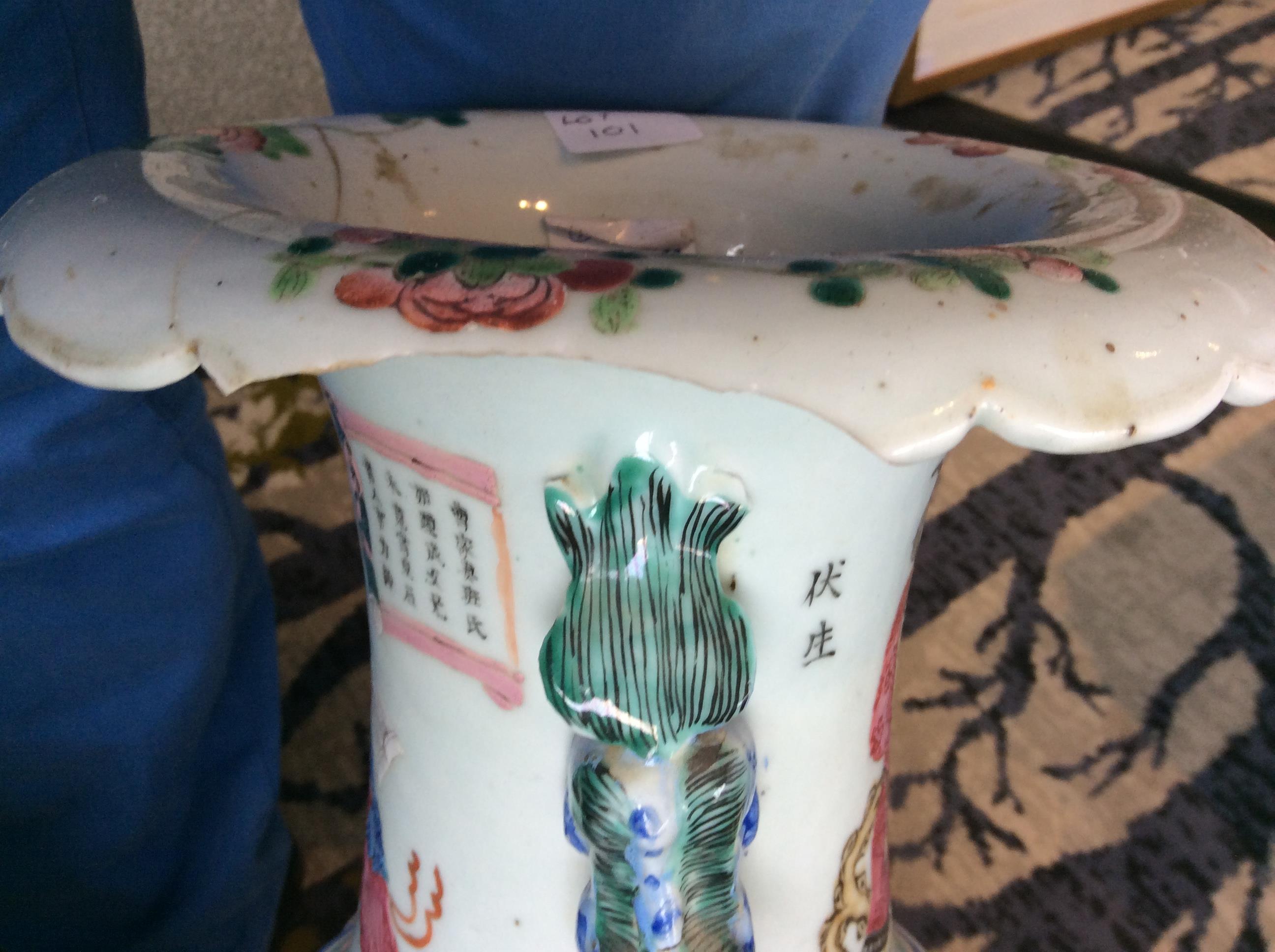 A large Chinese famille rose twin handled ceramic vase - Image 7 of 7