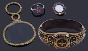 A small collection of Victorian jewellery