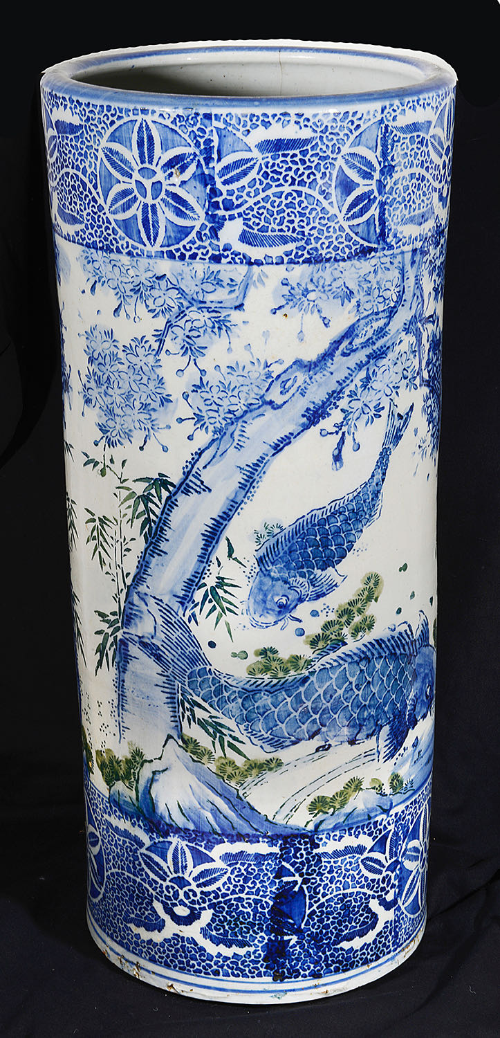 A Japanese blue and white Arita porcelain umbrella stand c.1900 - Image 2 of 3