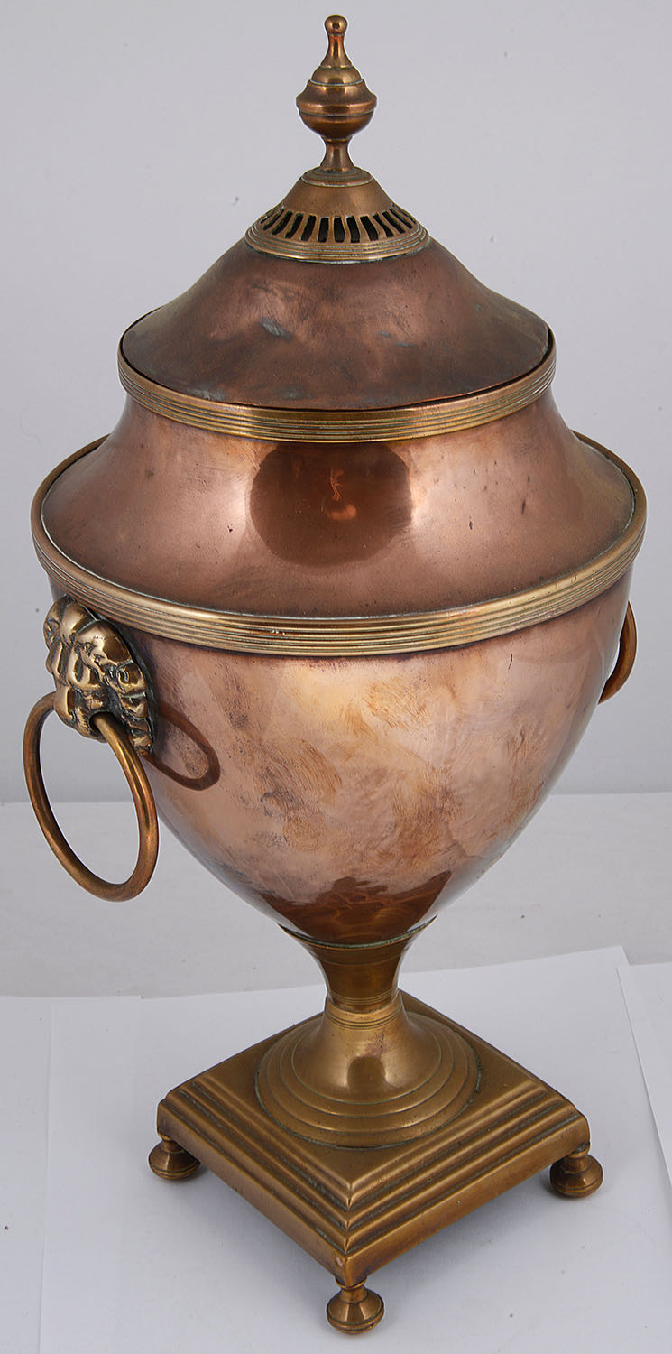 A George III copper and brass tea urn - Image 2 of 2