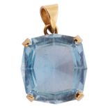 A delicate single stone aquamarine pendant