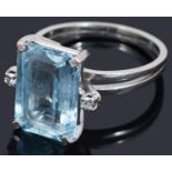 An white gold aquamarine and diamond ring