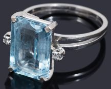 An white gold aquamarine and diamond ring