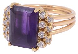 An gold amethyst and diamond ring