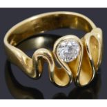 An 18ct gold single stone diamond scalloped edge ring