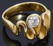 An 18ct gold single stone diamond scalloped edge ring