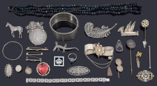 A collection of decorative silver and marcasite jewellery