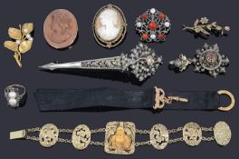 An attractive Chinese filigree work panel bracelet and a collection of other jewellery