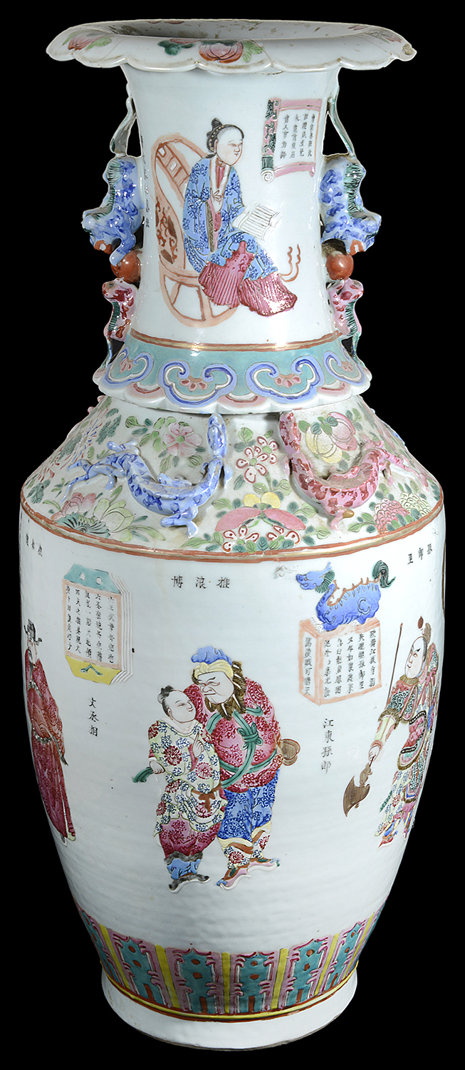 A large Chinese famille rose twin handled ceramic vase - Image 6 of 7