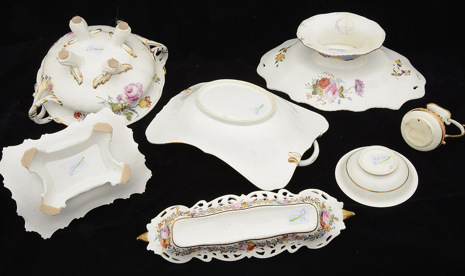 A collection of early 19th century porcelain to include comports - Image 2 of 7