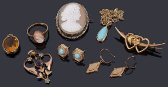 A collection of gold jewellery