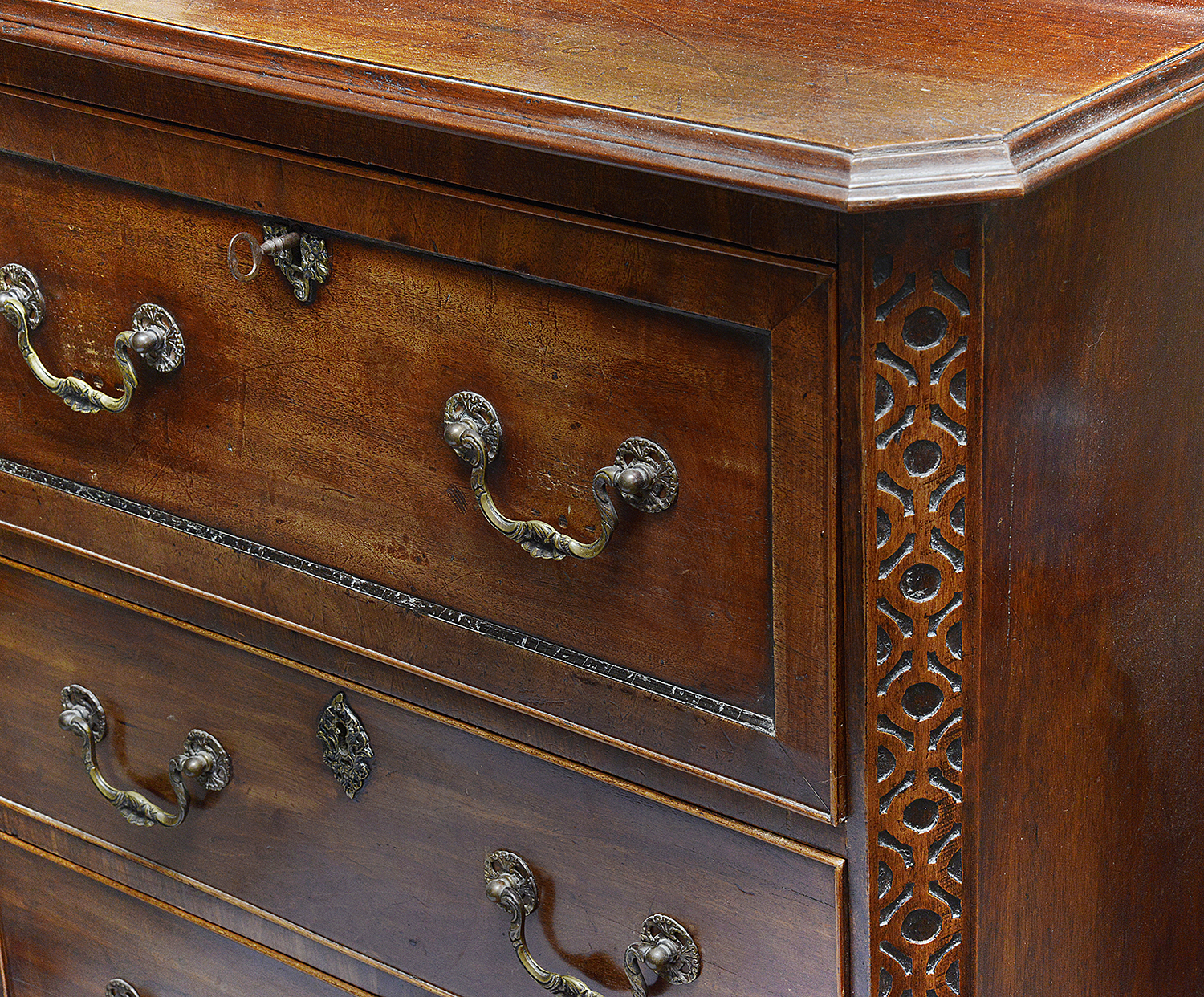 A George III mahogany secretaire bookcase of narrow proportions - Image 3 of 3