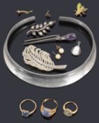 A collection of jewellery