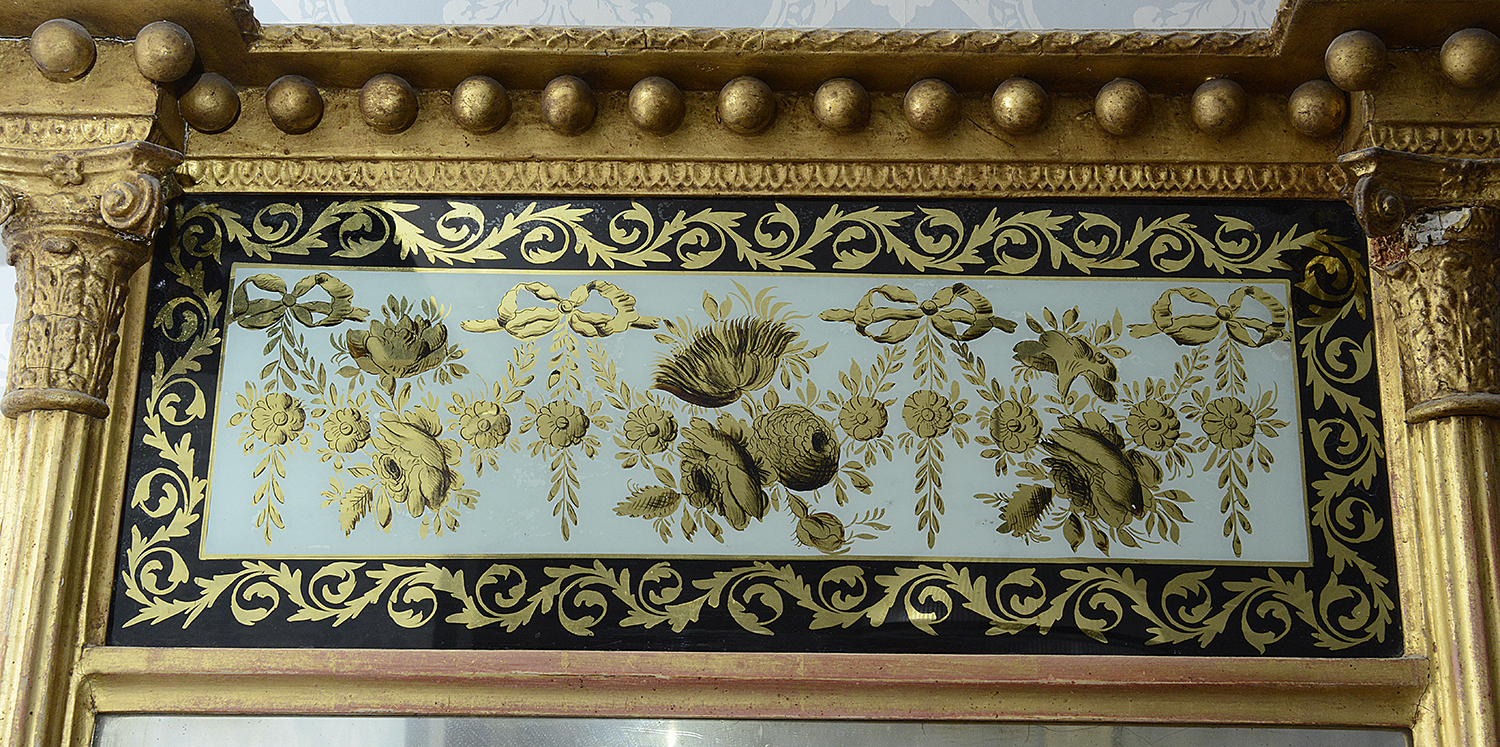 A Regency giltwood and verre elglomise pier glass - Image 3 of 3