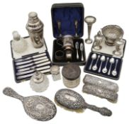 A mixed lot of Edwardian and later silver and electroplated items