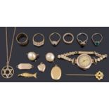 A mixed collection of 9ct and 18ct gold jewellery