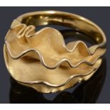 A 9ct gold scalloped edge ring
