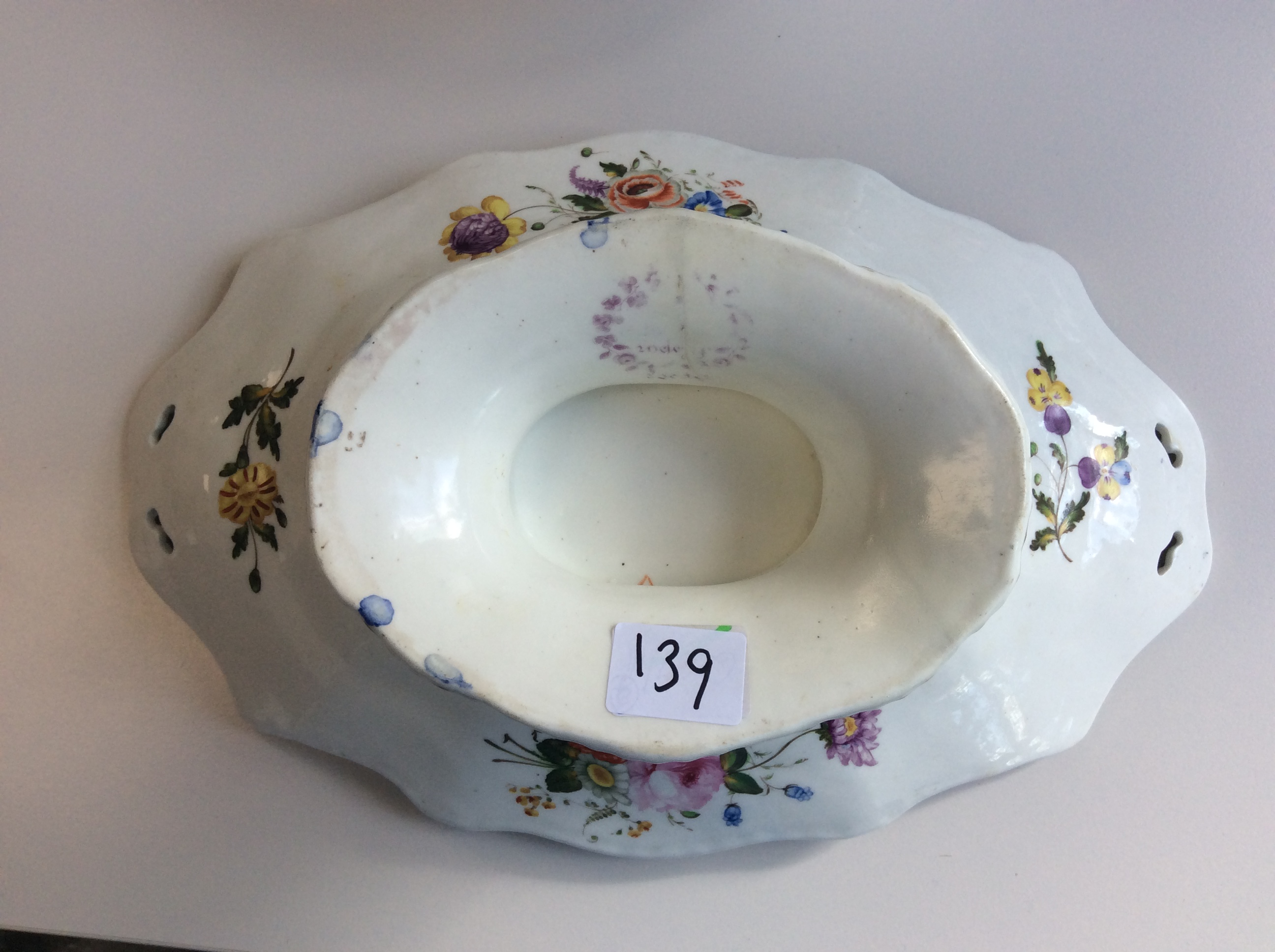 A collection of early 19th century porcelain to include comports - Image 5 of 7