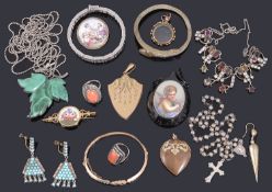 A collection of costume jewellery