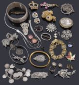 A collection of costume jewellery