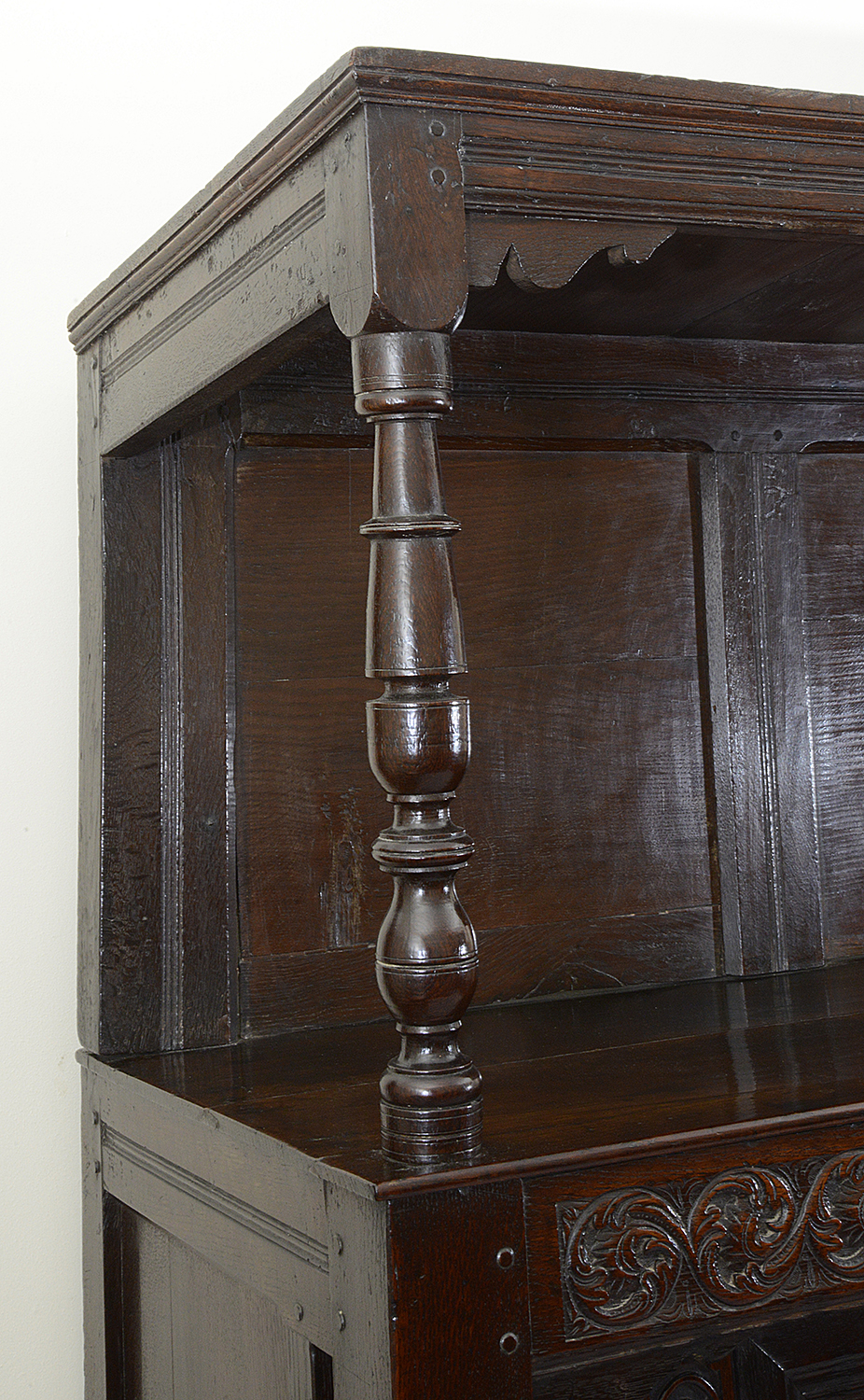 A late 17th century panelled oak press cupboard or tridarn - Image 2 of 5