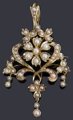 A Victorian gold split pearl spray pendant/ brooch