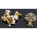 A fine 18ct gold cultured pearl and bead brooch circa 1960s