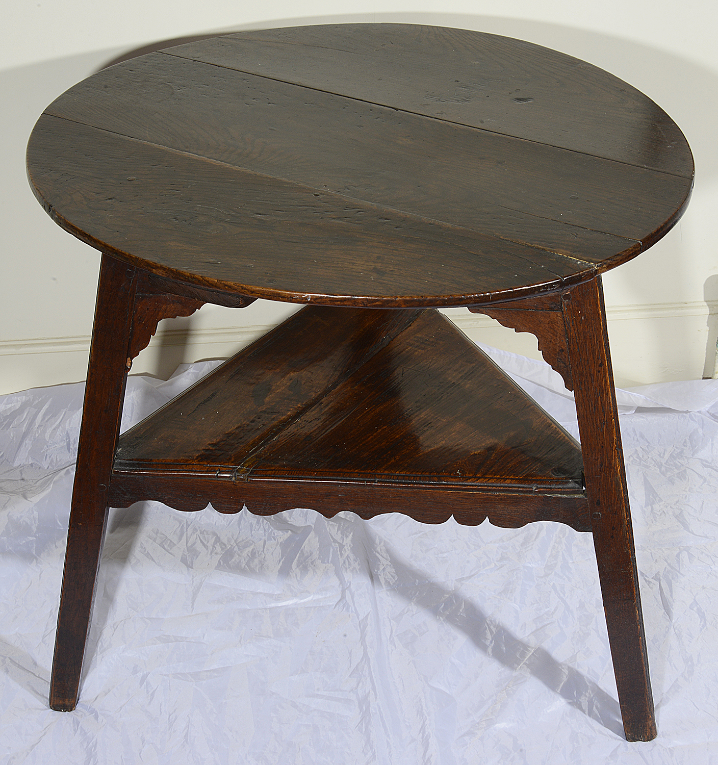 A George III oak cricket table - Image 2 of 2