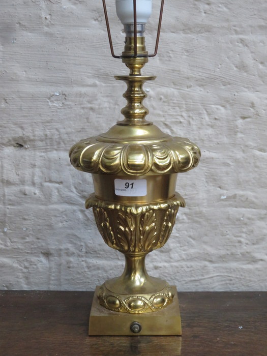 20th CENTURY GILT METAL TABLE LAMP IN THE VICTORIAN MANNER