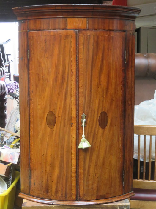 18th CENTURY INLAID MAHOGANY BOW FRONTED WALL MOUNTING CORNER CUPBOARD