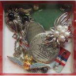 SMALL PARCEL OF COSTUME JEWELLERY AND COMMEMORATIVE MEDAL, ETC.