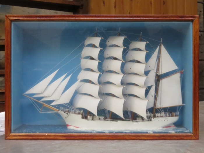 GLAZED AND CASED VINTAGE CLIPPER SHIP DIORAMA,