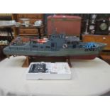 LARGE REMOTE CONTROL NAVAL BOAT WITH DOUBLE ELECTRIC MOTOR AND HAND CONTROL