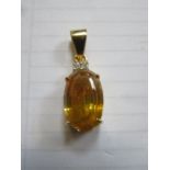 18k GOLD DROP PENDANT SET WITH CENTRAL CITRINE STONE AND TWO SMALL DIAMONDS
