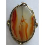 UNHALLMARKED VICTORIAN YELLOW METAL SEMI PRECIOUS STONE SET BROOCH