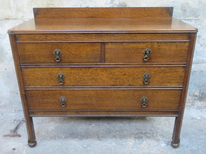 20th CENTURY OAK TWO OVER TWO BEDROOM CHEST OF DRAWERS