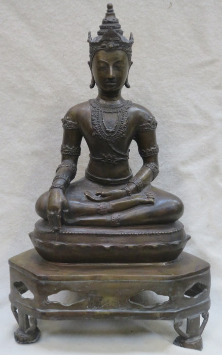 BRONZE METAL SEATED FIGURE OF AN INDIAN GODDESS,