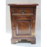 SMALL OAK BEDSIDE CABINET WITH SINGLE DRAWER